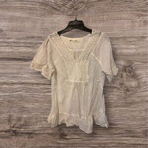 Women’s M Solitaire White Lace Shirt – Feminine & Chic